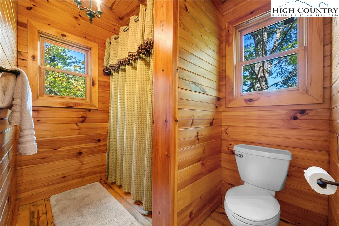 Image number 11 for the current listing