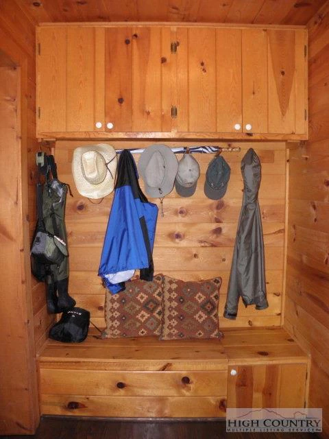 Image number 4 for the current listing