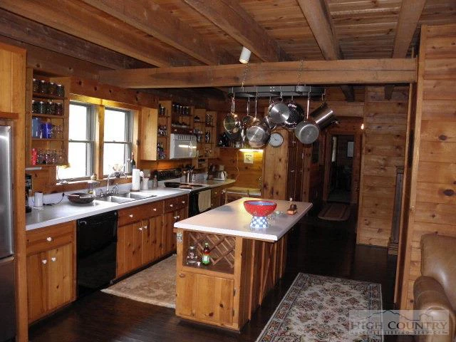 Image number 19 for the current listing