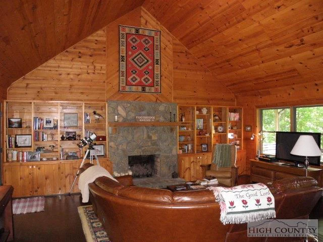 Image number 27 for the current listing
