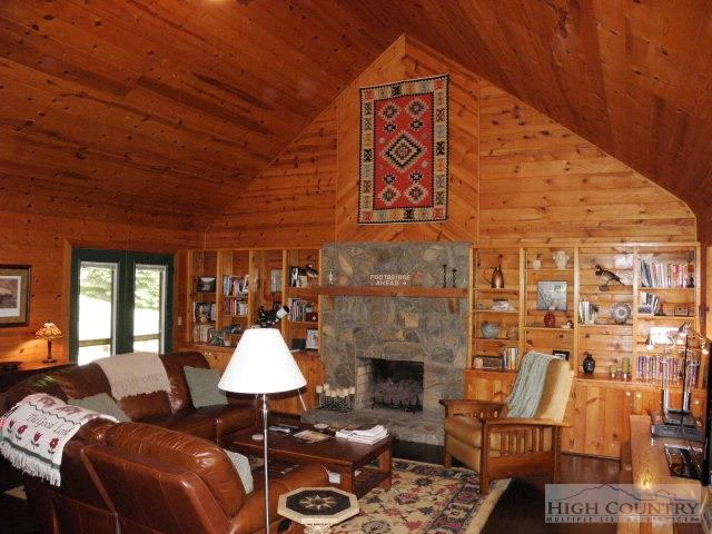 Image number 28 for the current listing
