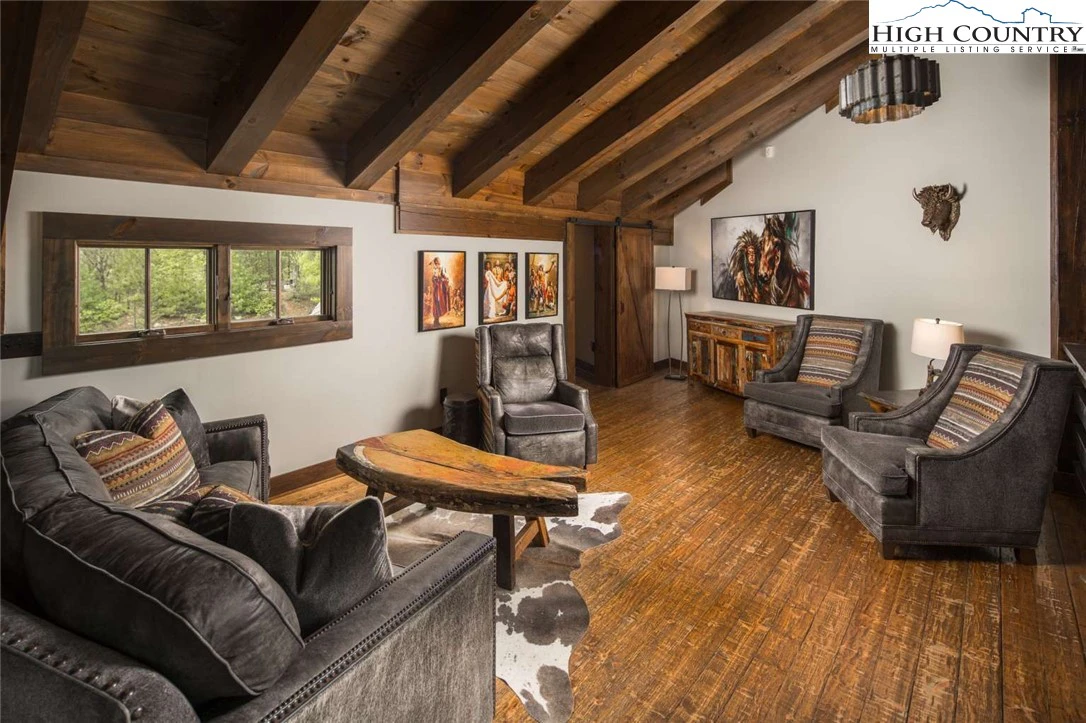 Image number 9 for the current listing