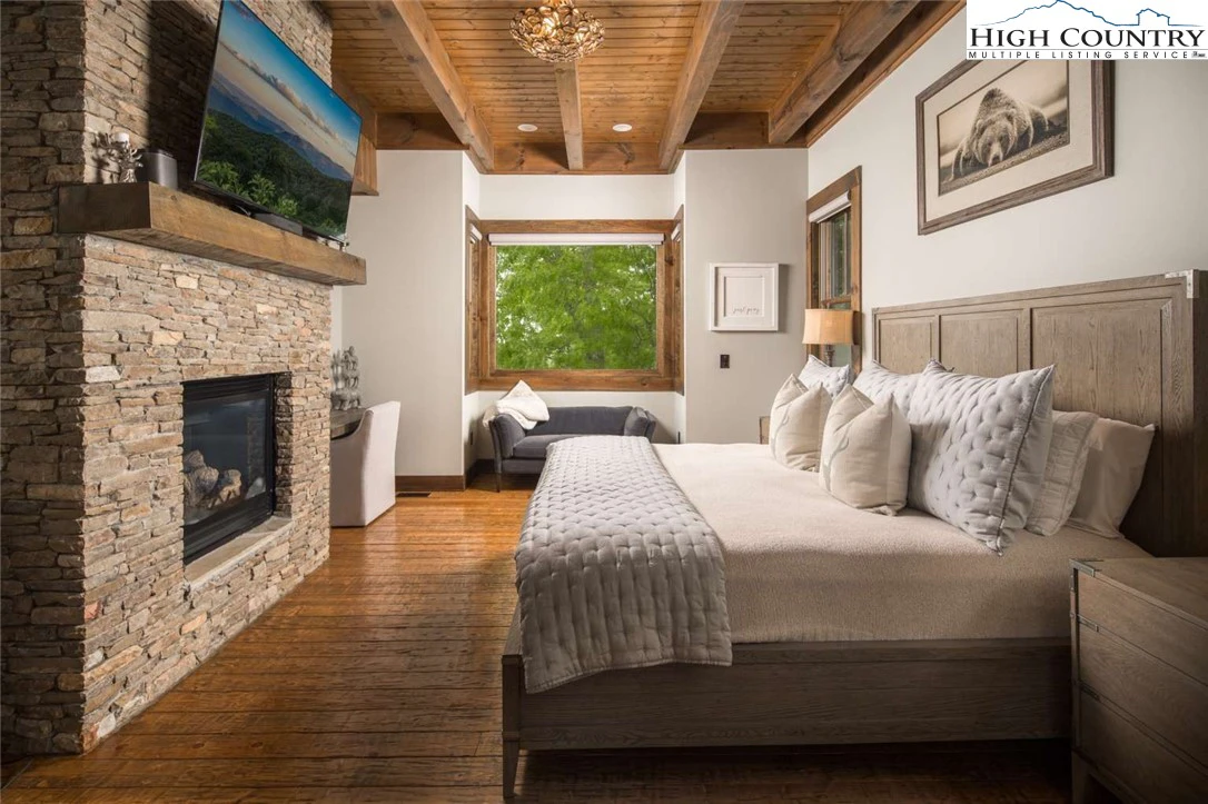 Image number 2 for the current listing