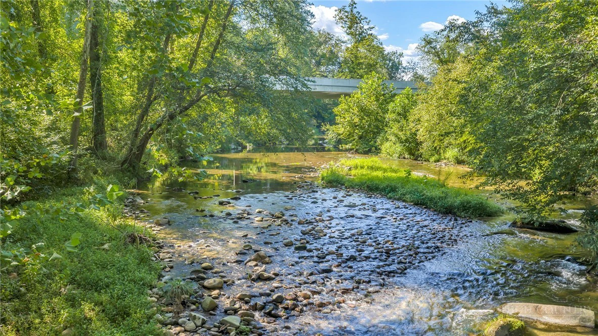Image number 2 for the current listing