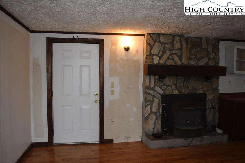Image number 21 for the current listing