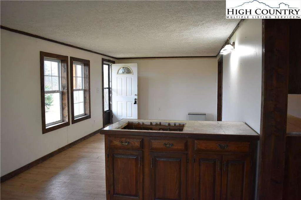 Image number 18 for the current listing