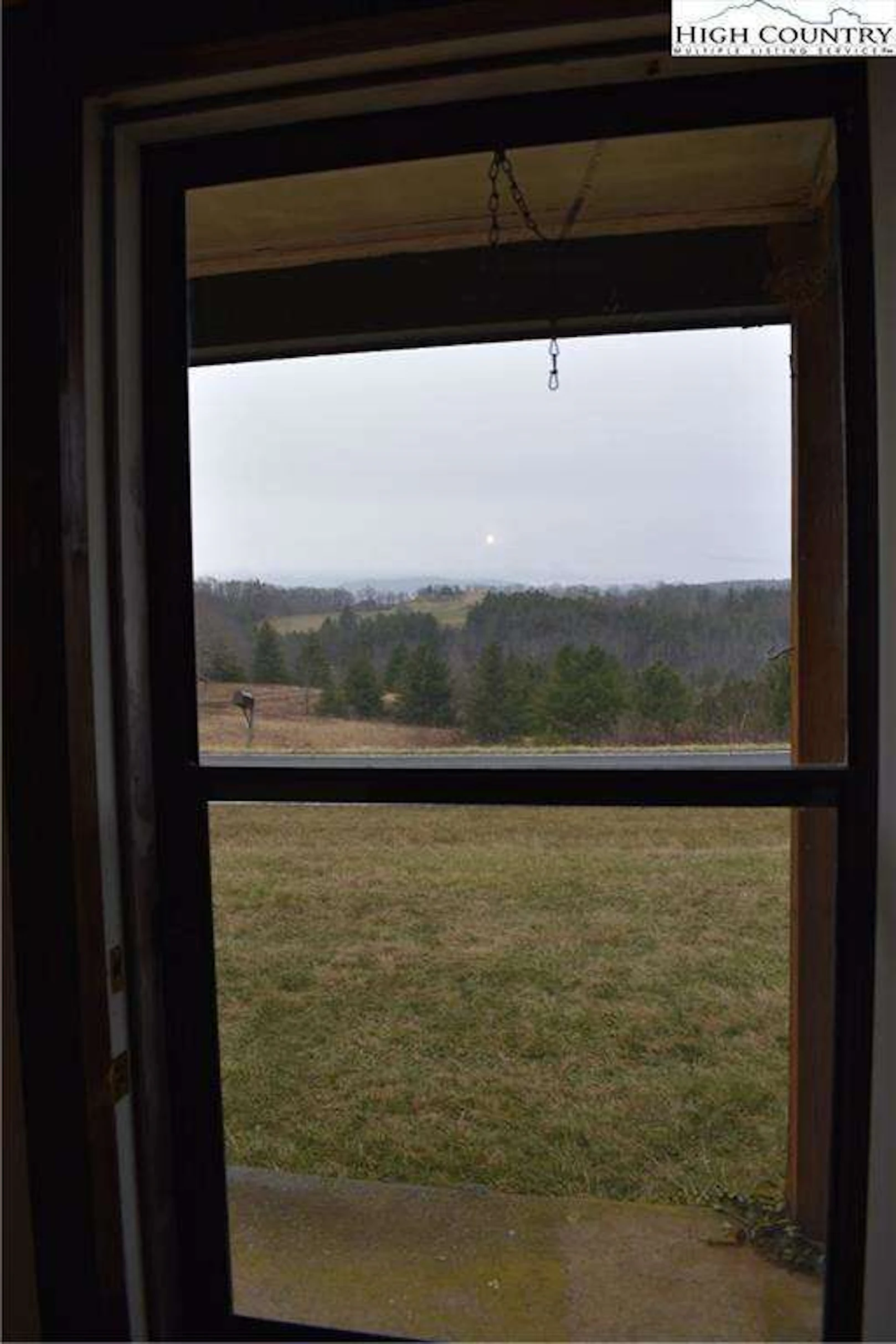 Image number 17 for the current listing