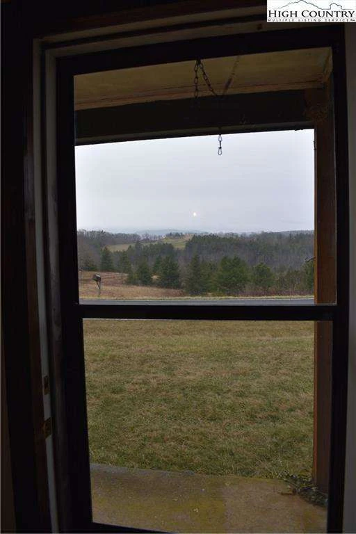 Image number 17 for the current listing