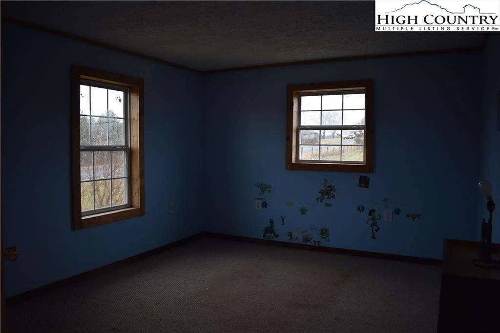 Image number 11 for the current listing