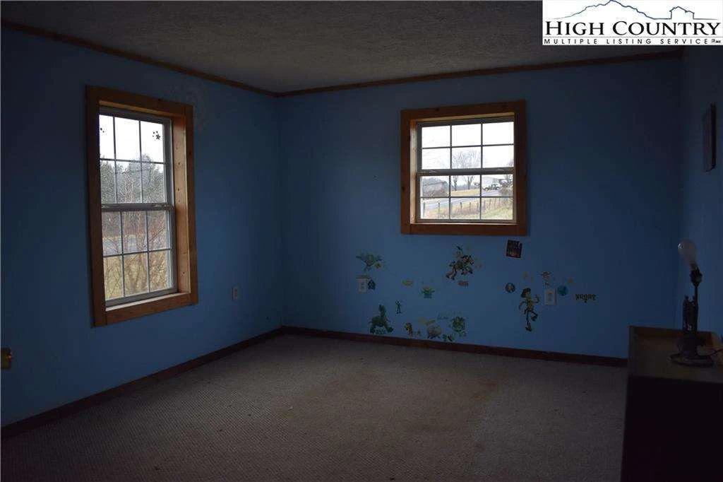 Image number 10 for the current listing