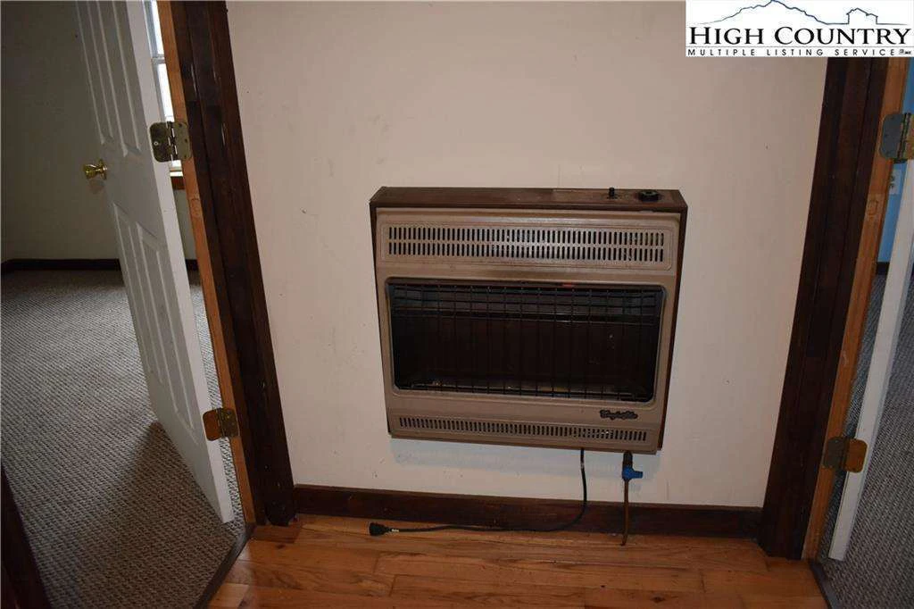 Image number 9 for the current listing