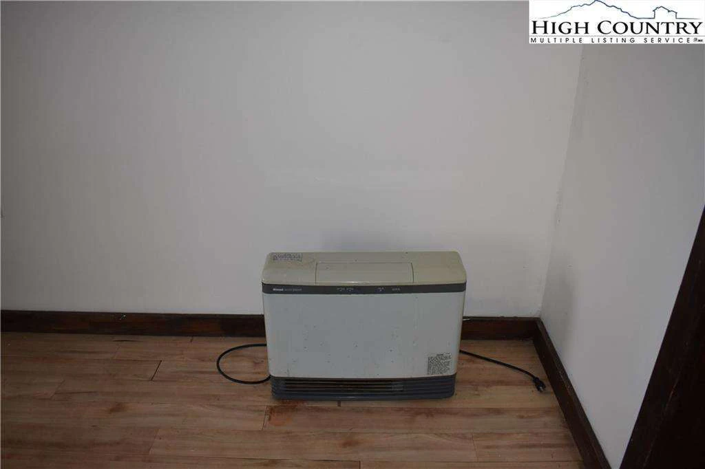 Image number 8 for the current listing