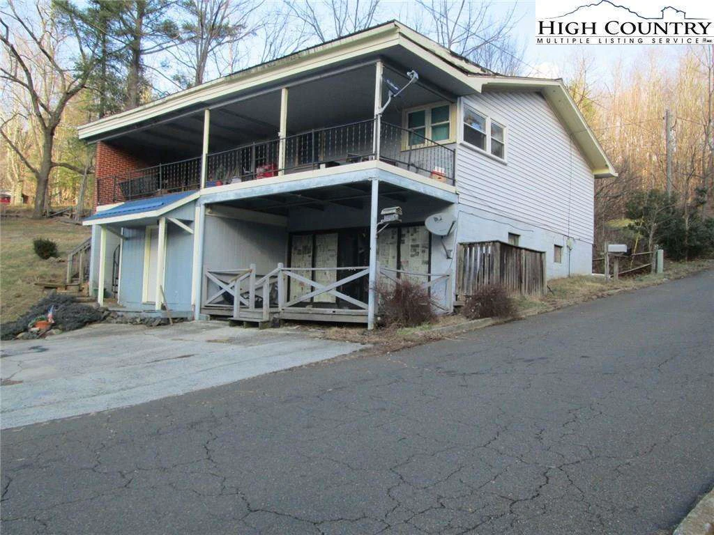 Image number 1 for the current listing