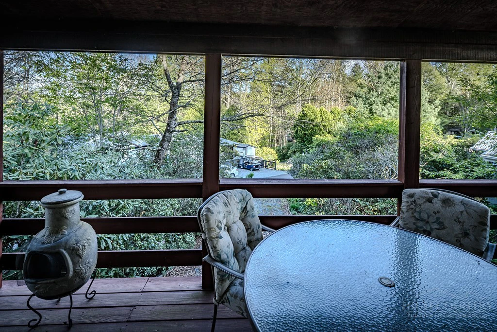 Image number 19 for the current listing