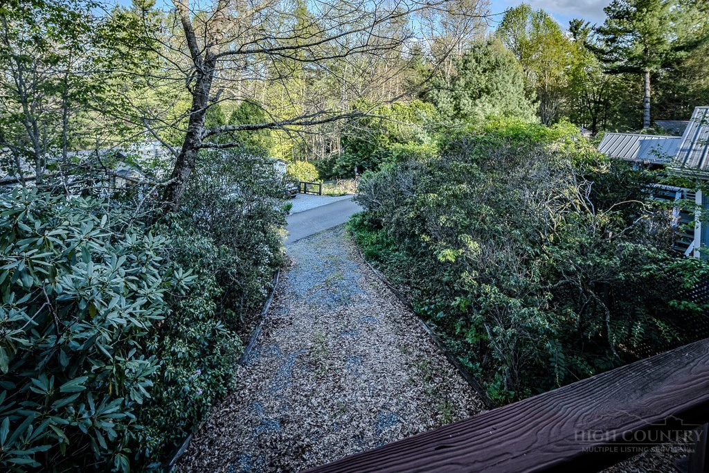Image number 17 for the current listing