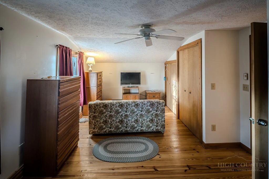 Image number 6 for the current listing