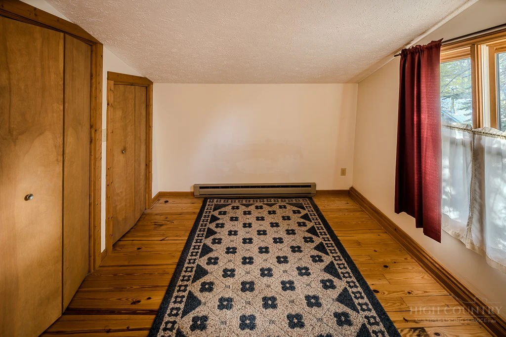 Image number 8 for the current listing