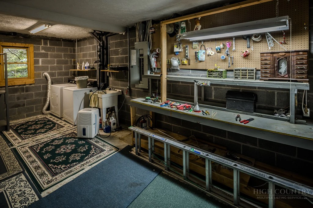 Image number 2 for the current listing