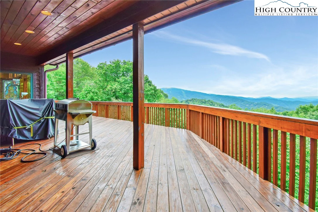 Image number 15 for the current listing