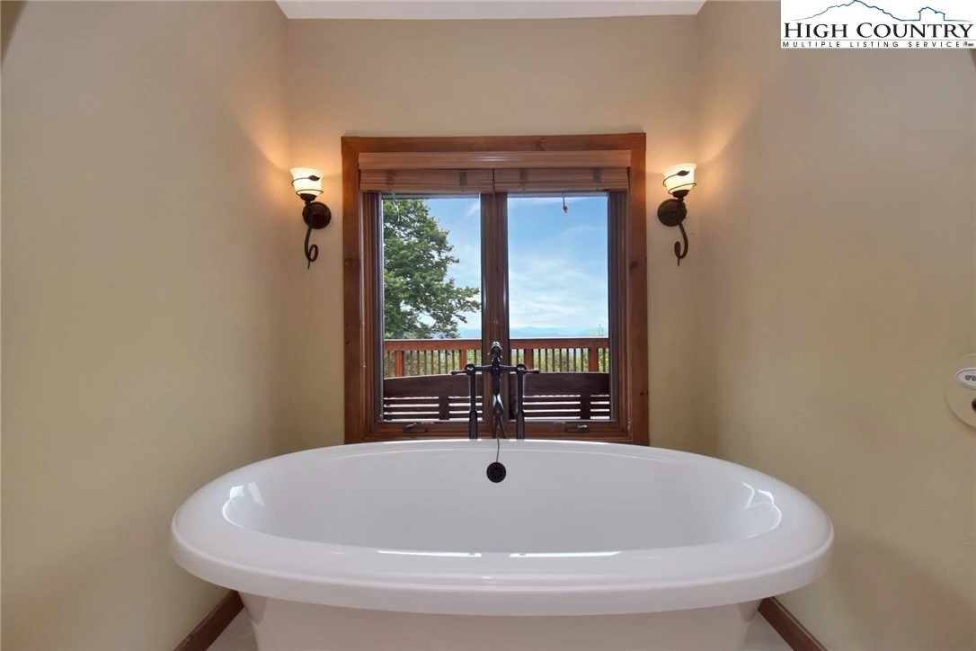 Image number 3 for the current listing