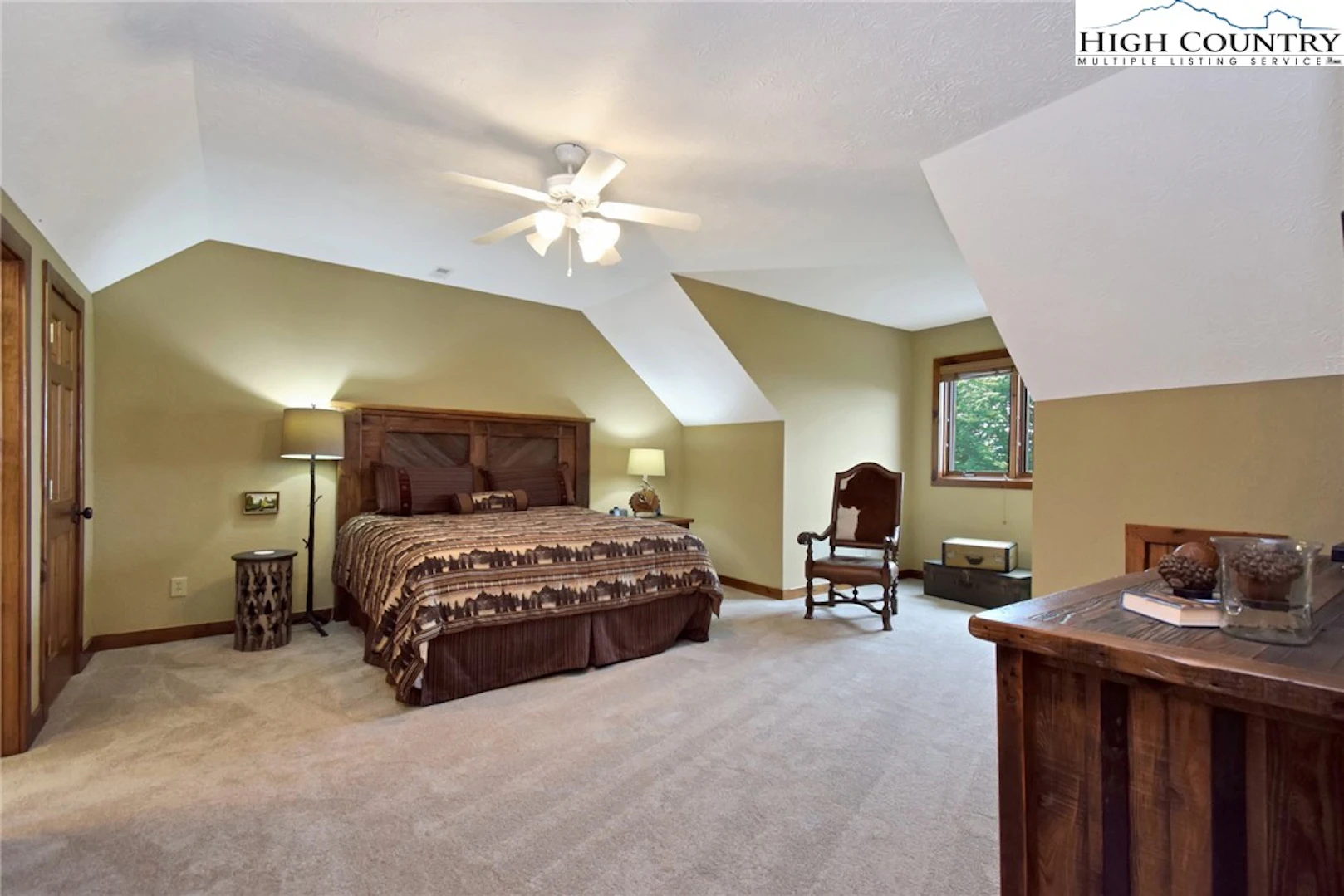 Image number 4 for the current listing