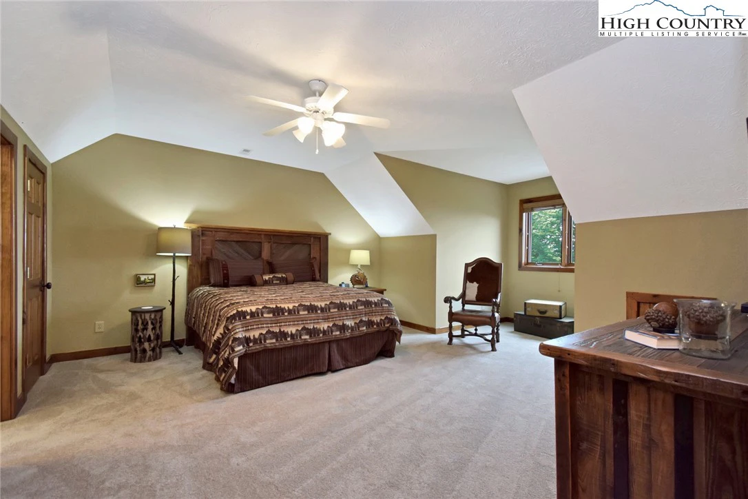 Image number 4 for the current listing
