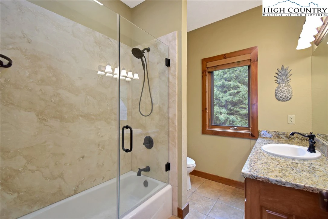 Image number 5 for the current listing