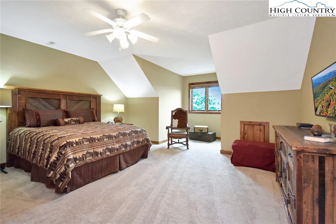 Image number 6 for the current listing