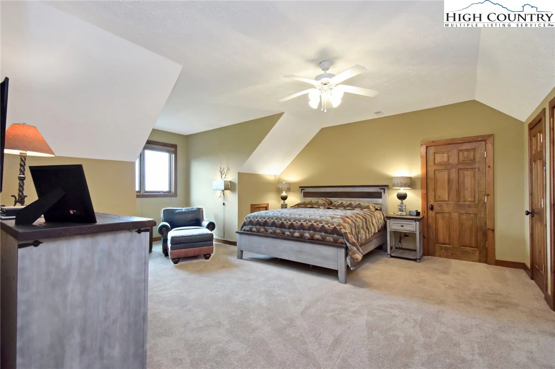 Image number 10 for the current listing