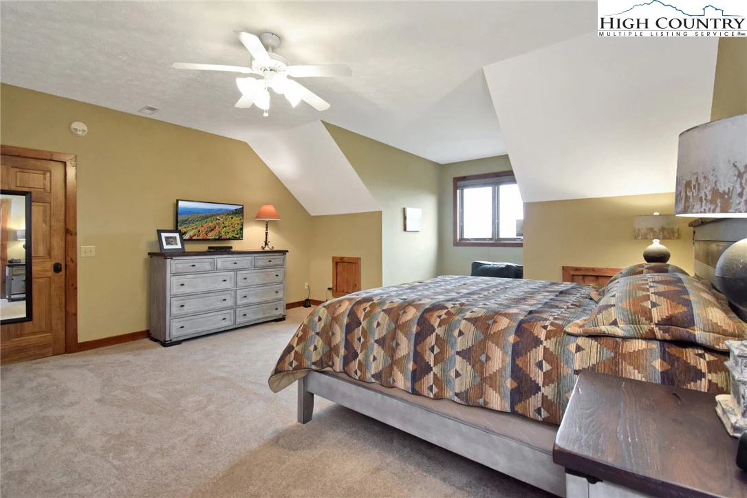 Image number 11 for the current listing