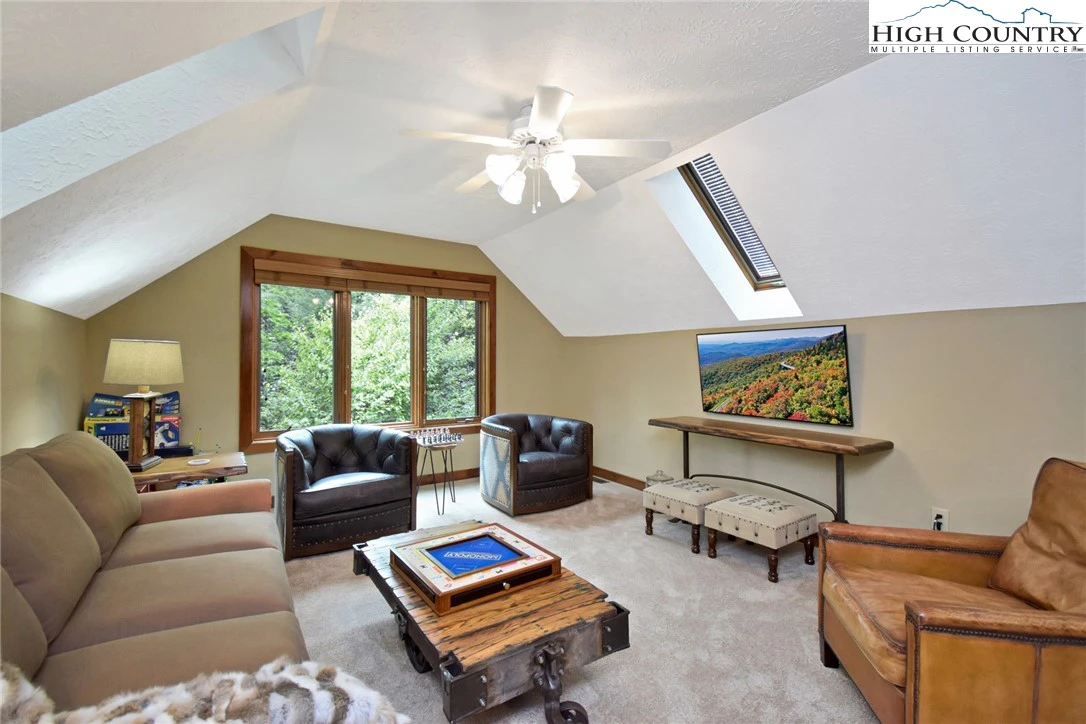 Image number 2 for the current listing
