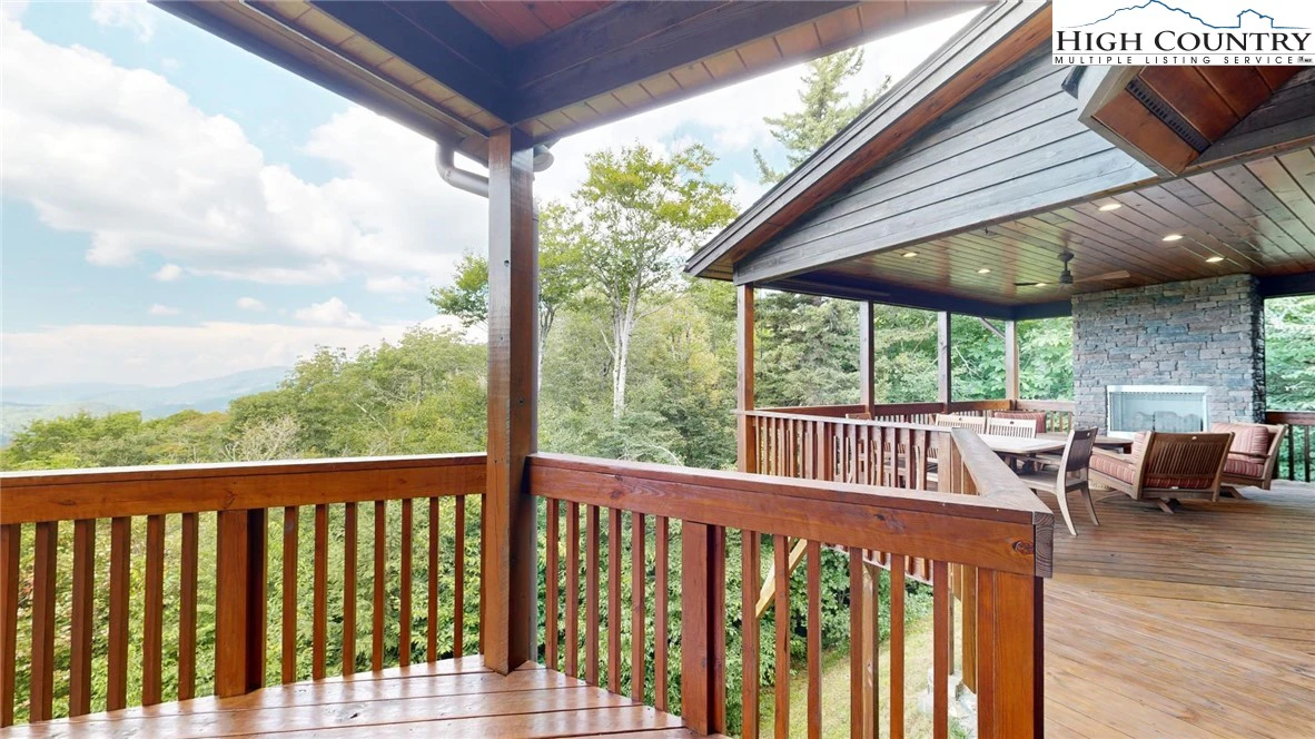 Image number 17 for the current listing