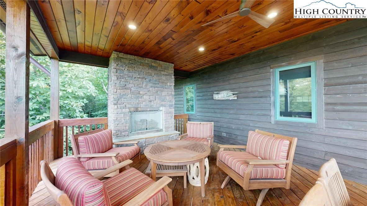 Image number 21 for the current listing