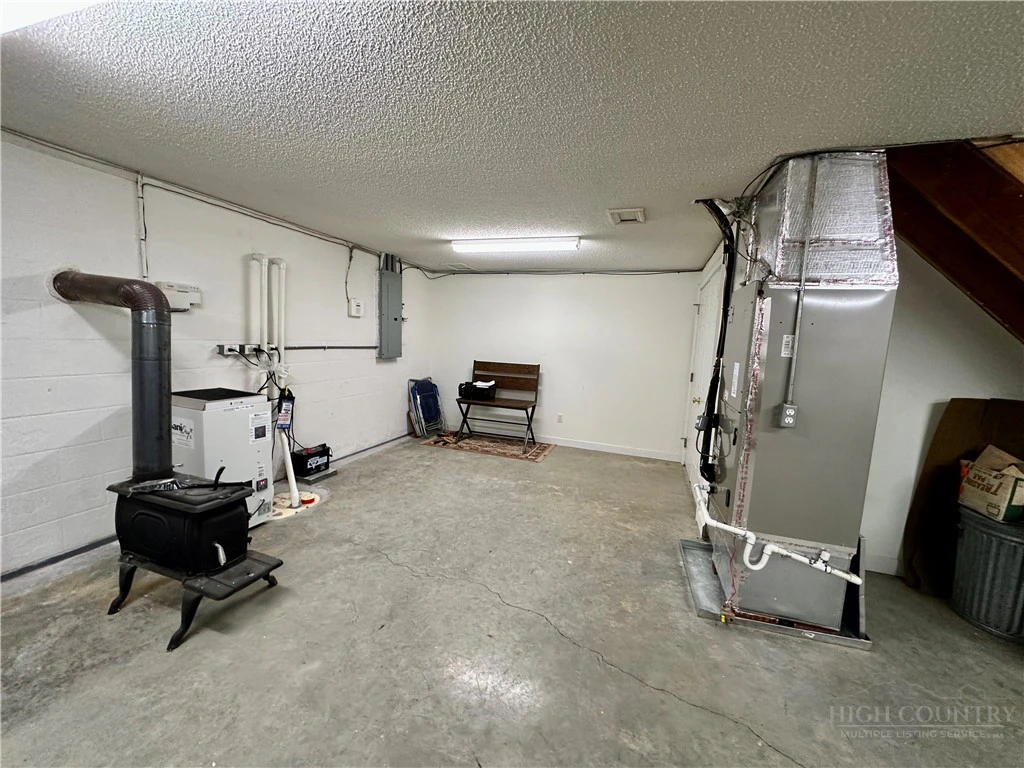 Image number 11 for the current listing
