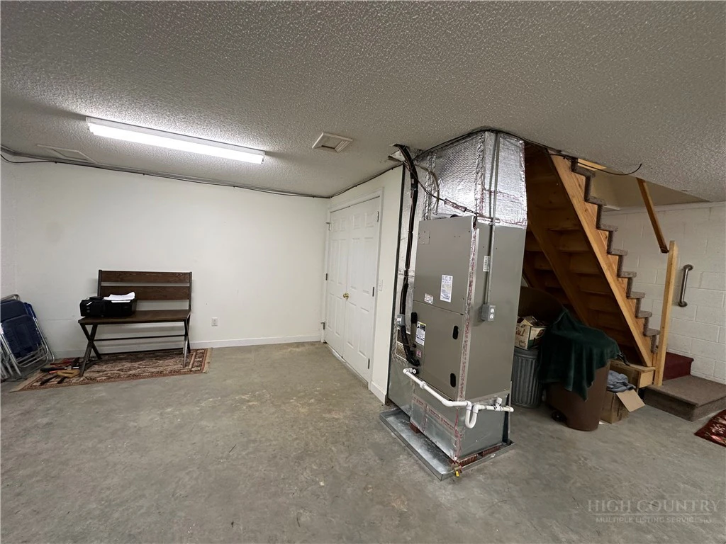 Image number 12 for the current listing