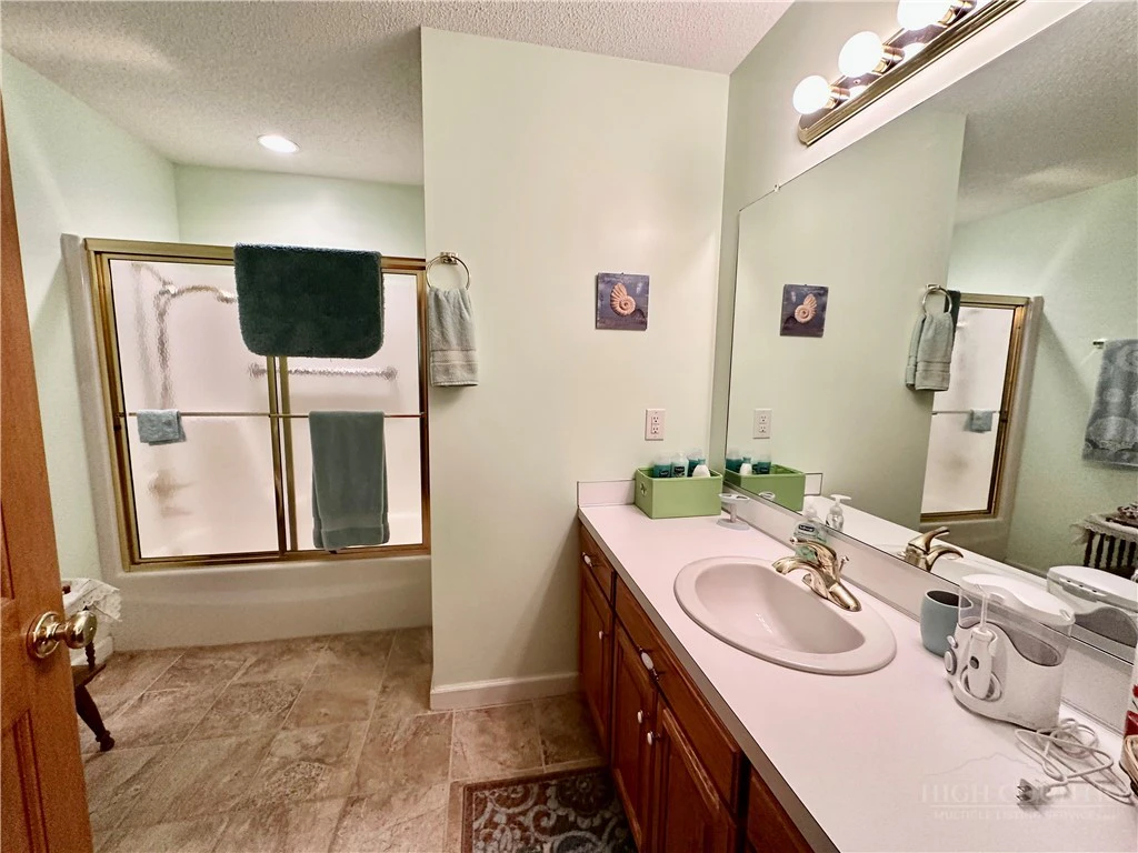 Image number 20 for the current listing