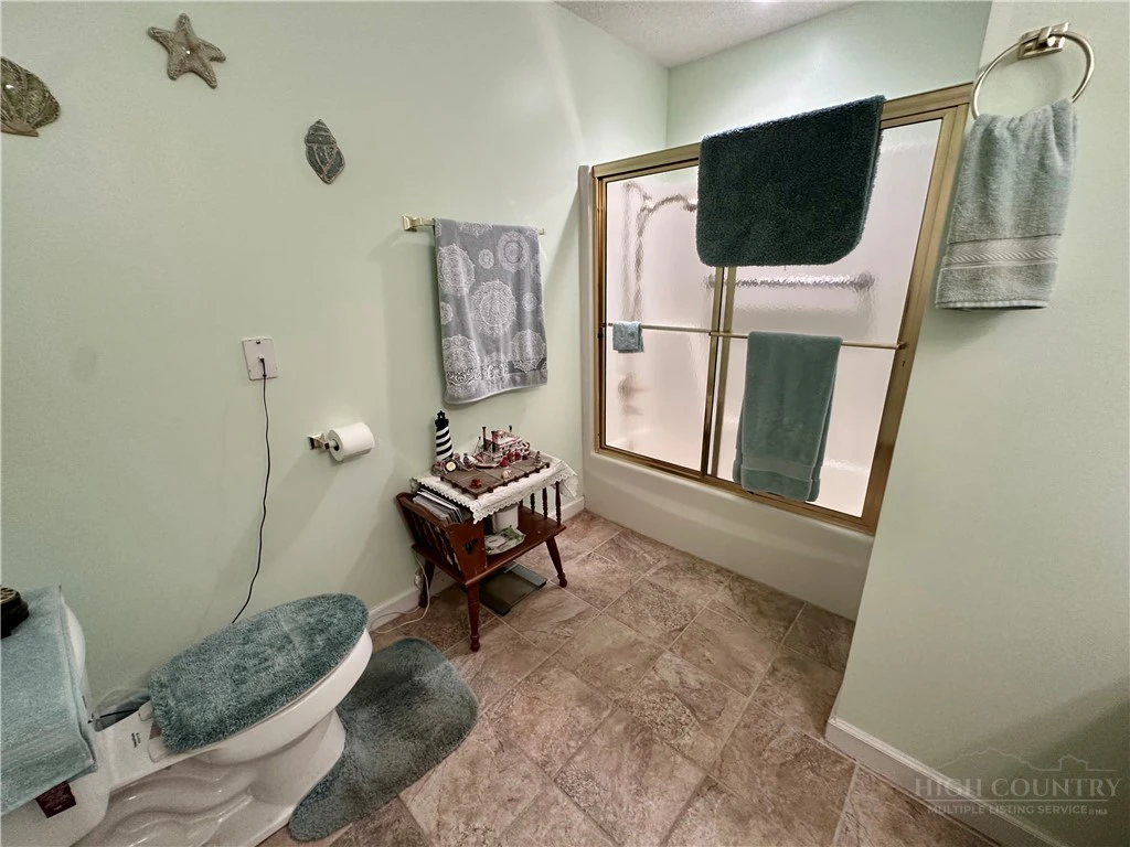 Image number 19 for the current listing