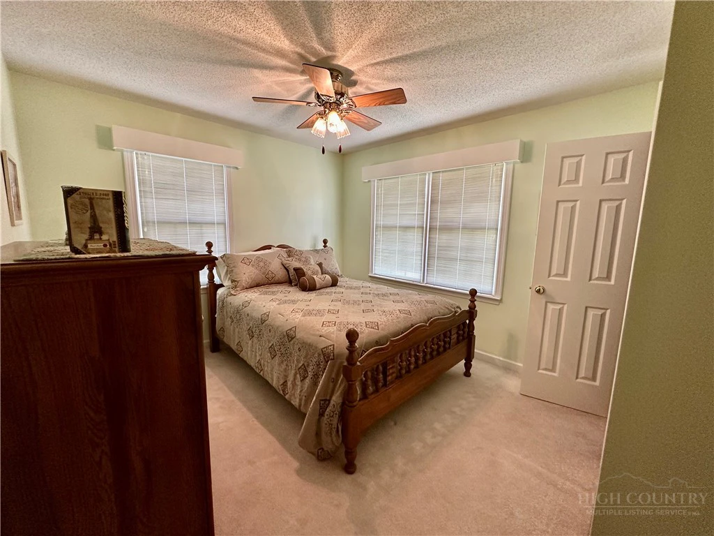 Image number 18 for the current listing