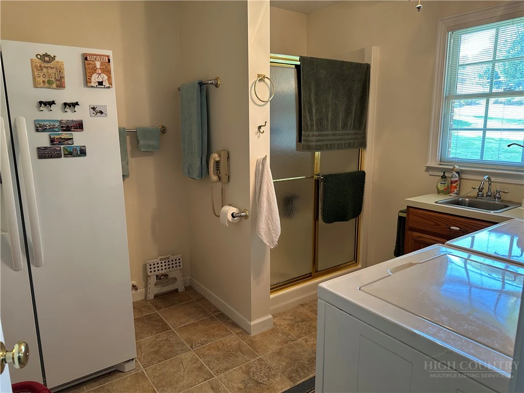Image number 4 for the current listing