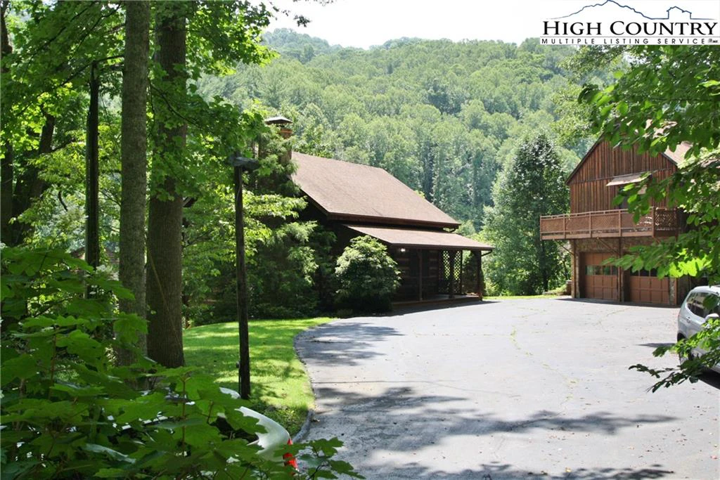 Image number 1 for the current listing