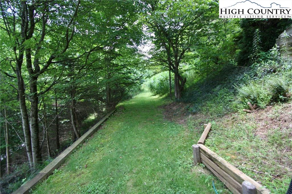 Image number 3 for the current listing