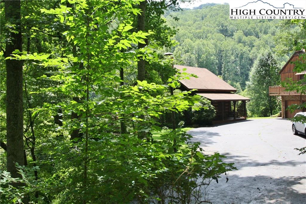 Image number 13 for the current listing