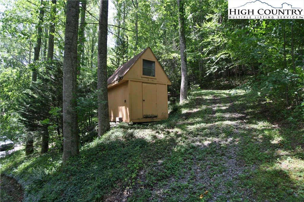 Image number 14 for the current listing