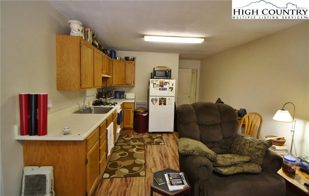 Image number 17 for the current listing