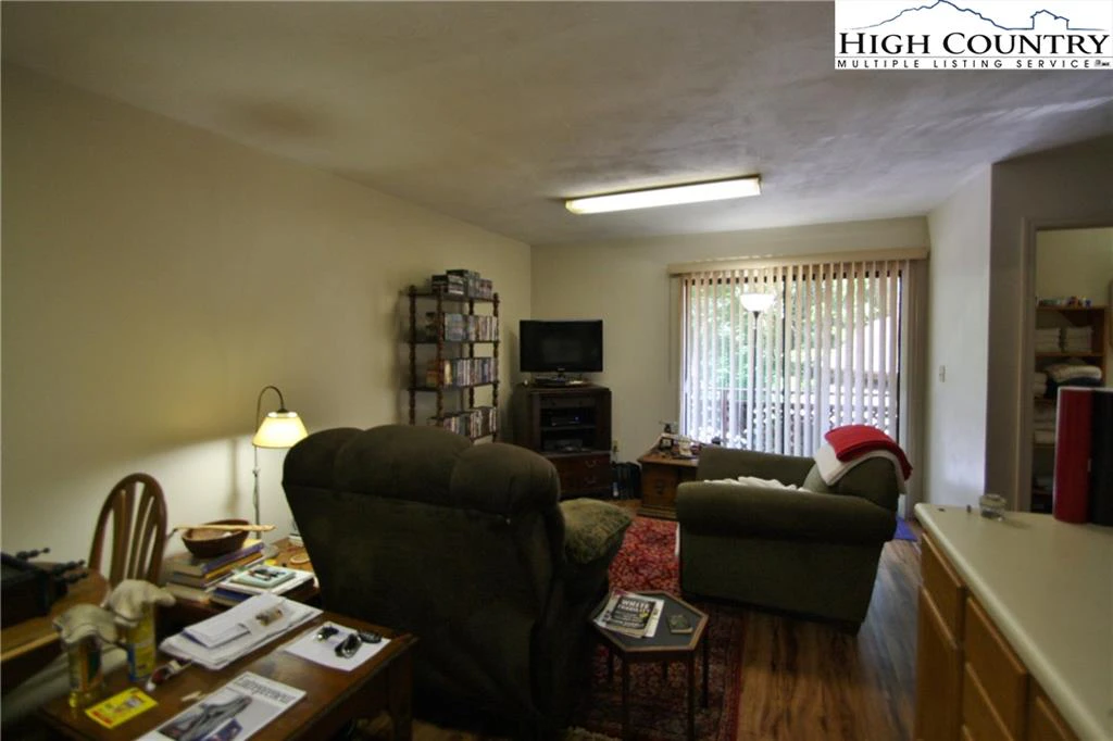 Image number 18 for the current listing