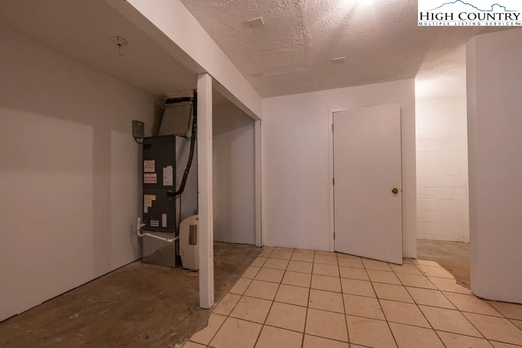 Image number 11 for the current listing