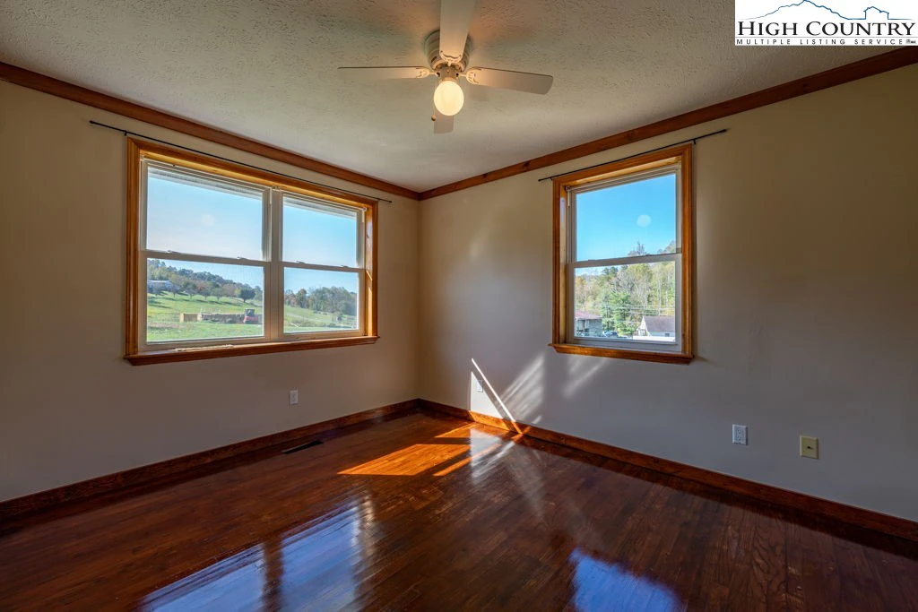 Image number 5 for the current listing