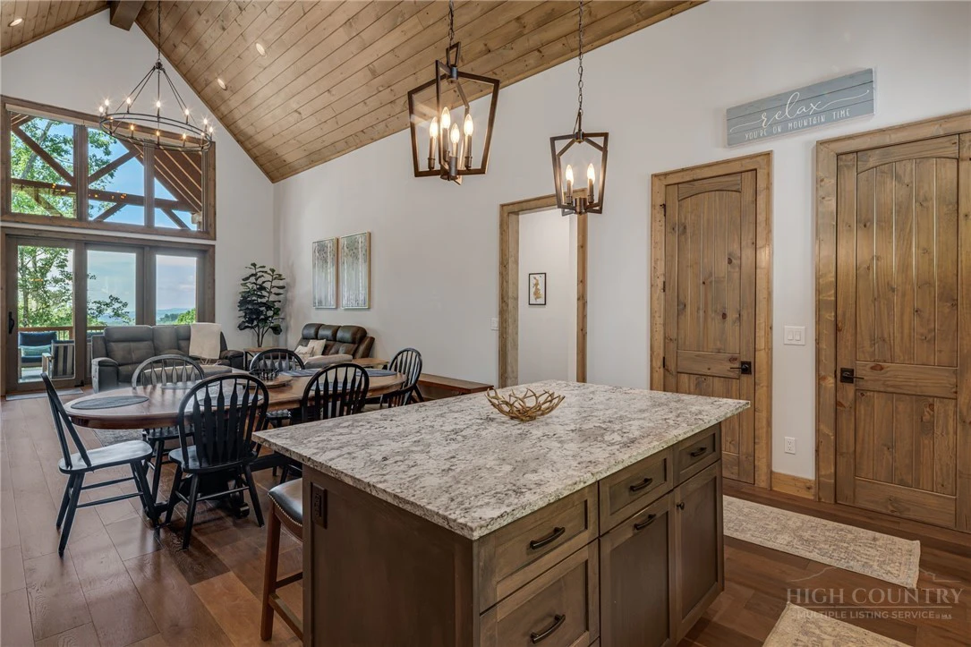 Image number 12 for the current listing