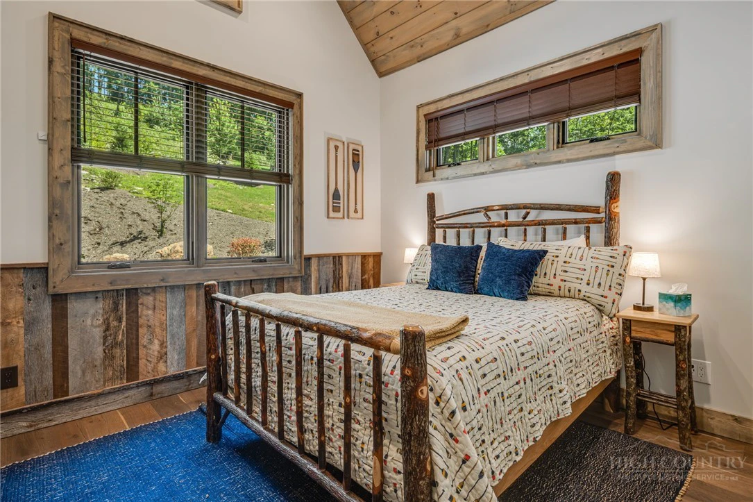 Image number 21 for the current listing