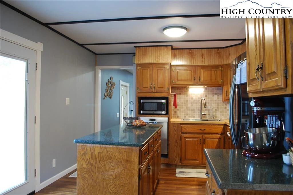 Image number 19 for the current listing